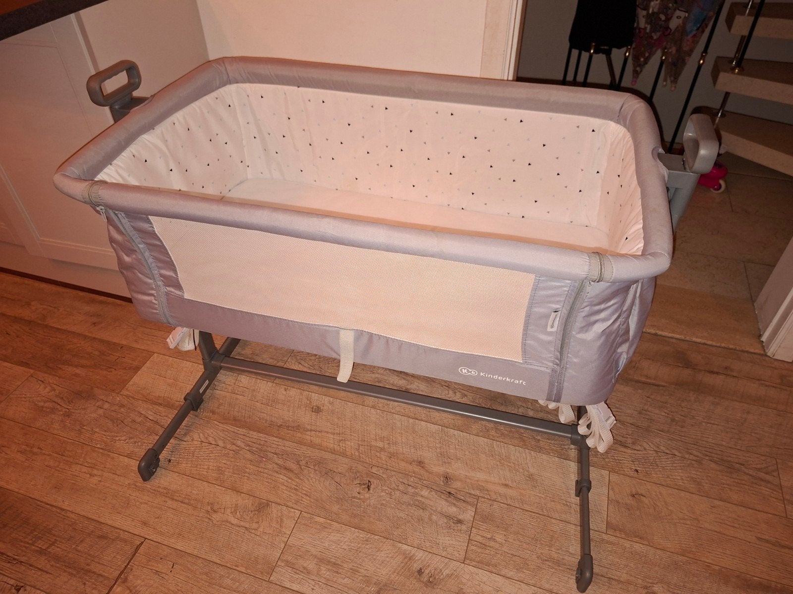 Lit bébé cododo Kinderkraft, Enfants & Bébés, Enlèvement, Neuf