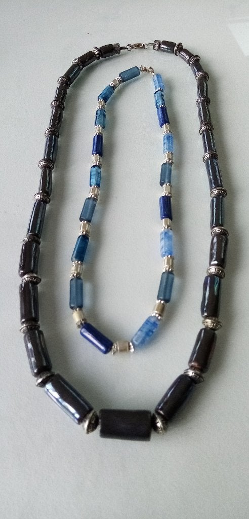 Lot 2 colliers vintage '80's tons gris, bleu, argent- impec, Enlèvement, Comme neuf, Autres couleurs, Autres matériaux