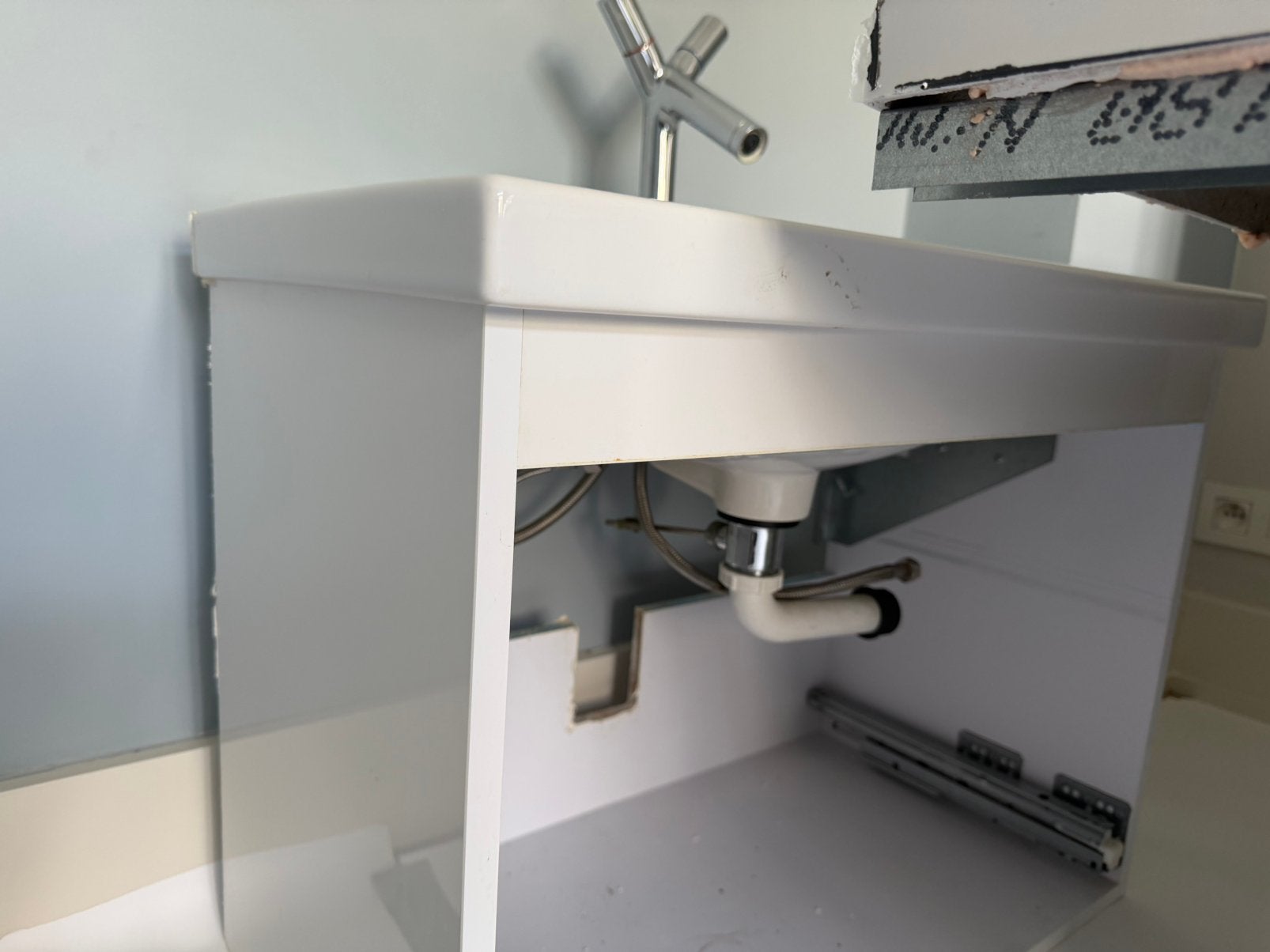 Lavabo avec robinet et meuble, Maison & Meubles, Salle de bain | Meubles de Salle de bain, Enlèvement