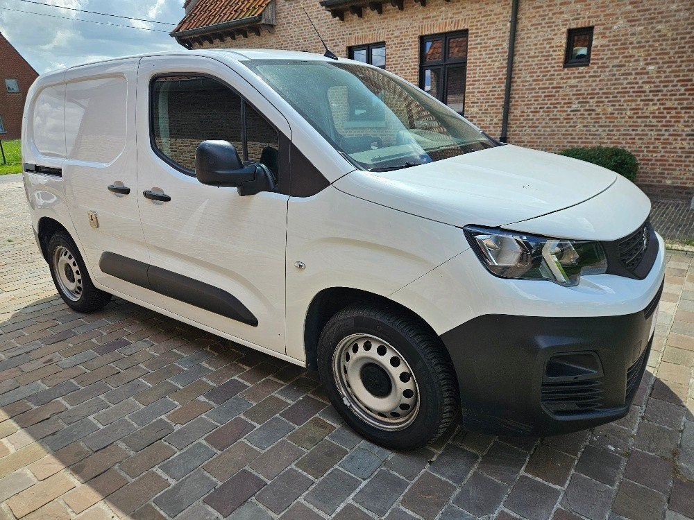 Peugeot Partner 1.2 BENZINE AUTOMAAT FULL OPTION 12355 exBTW, Stof, 161 g/km, Wit, 600 kg