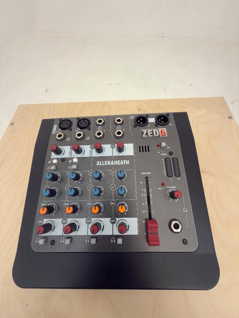 Allen & Heath ZED-6, Muziek en Instrumenten, Mengpanelen, Ophalen, Zo goed als nieuw