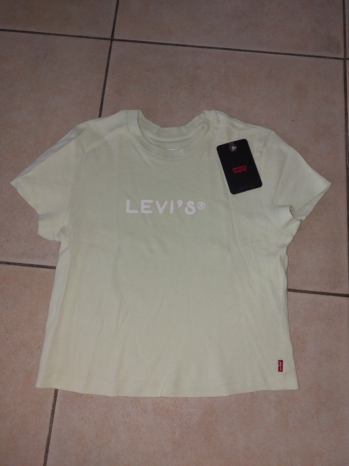 Nieuw crop shirt Levi's, maat M, Kleding | Dames, T-shirts, Maat 38/40 (M), Nieuw, Ophalen of Verzenden, Korte mouw