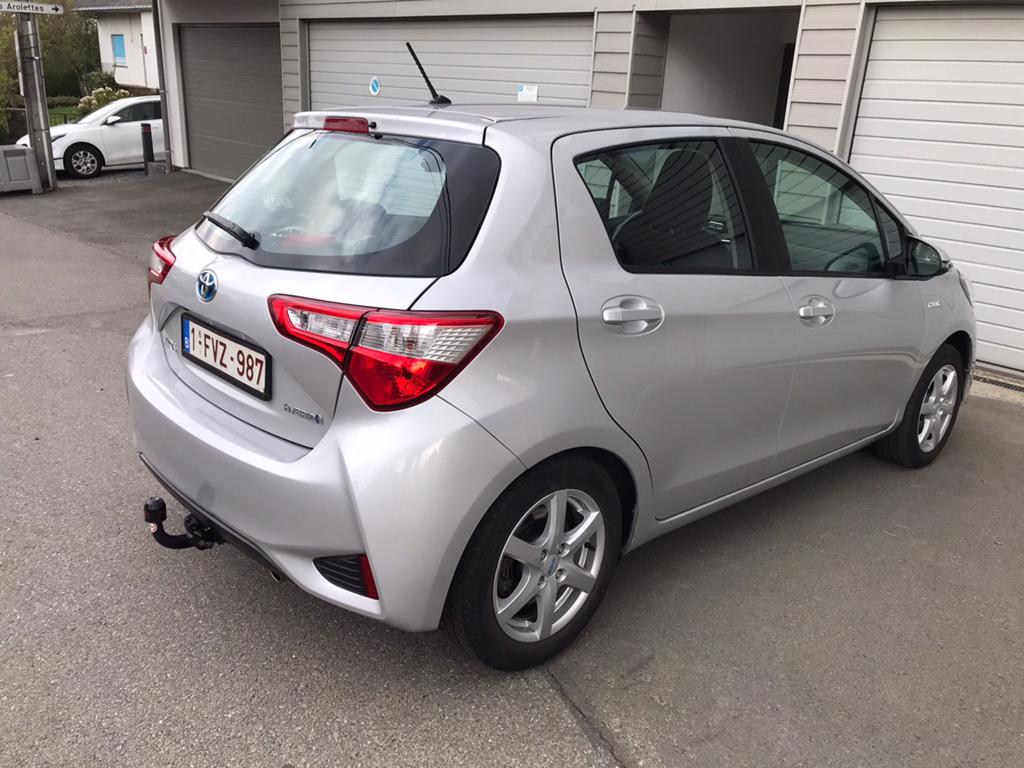 Toyota Yaris 1.5i. Hybrid. Euro 6C, Argent ou Gris, Achat, Adapté aux personnes handicapées, Automatique