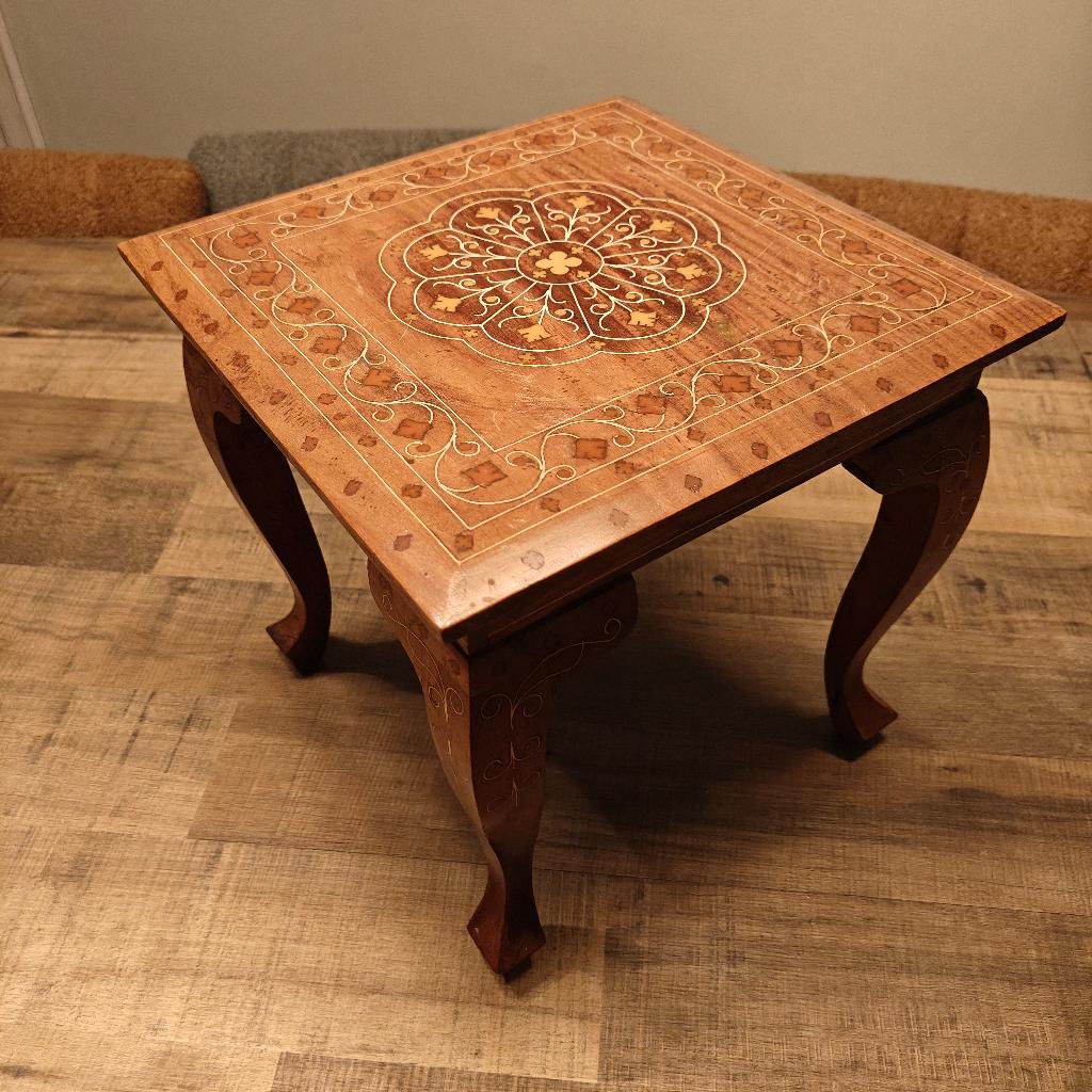 Table d'appoint vintage orientale, Maison & Meubles, Tables | Tables d'appoint, Moins de 55 cm, Carré, Enlèvement, Utilisé