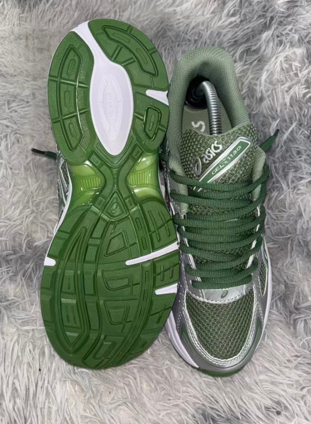 ASICS, Enlèvement ou Envoi, Neuf