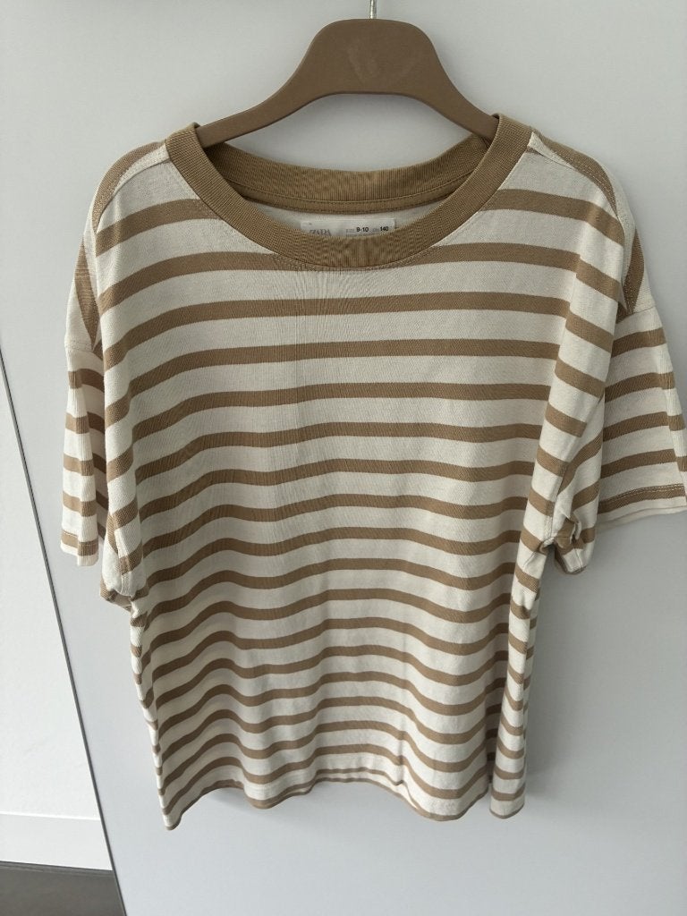 Wit/ beige strepen t-shirt maat 140 van Zara, Ophalen of Verzenden, Zo goed als nieuw, Zara, Shirt of Longsleeve