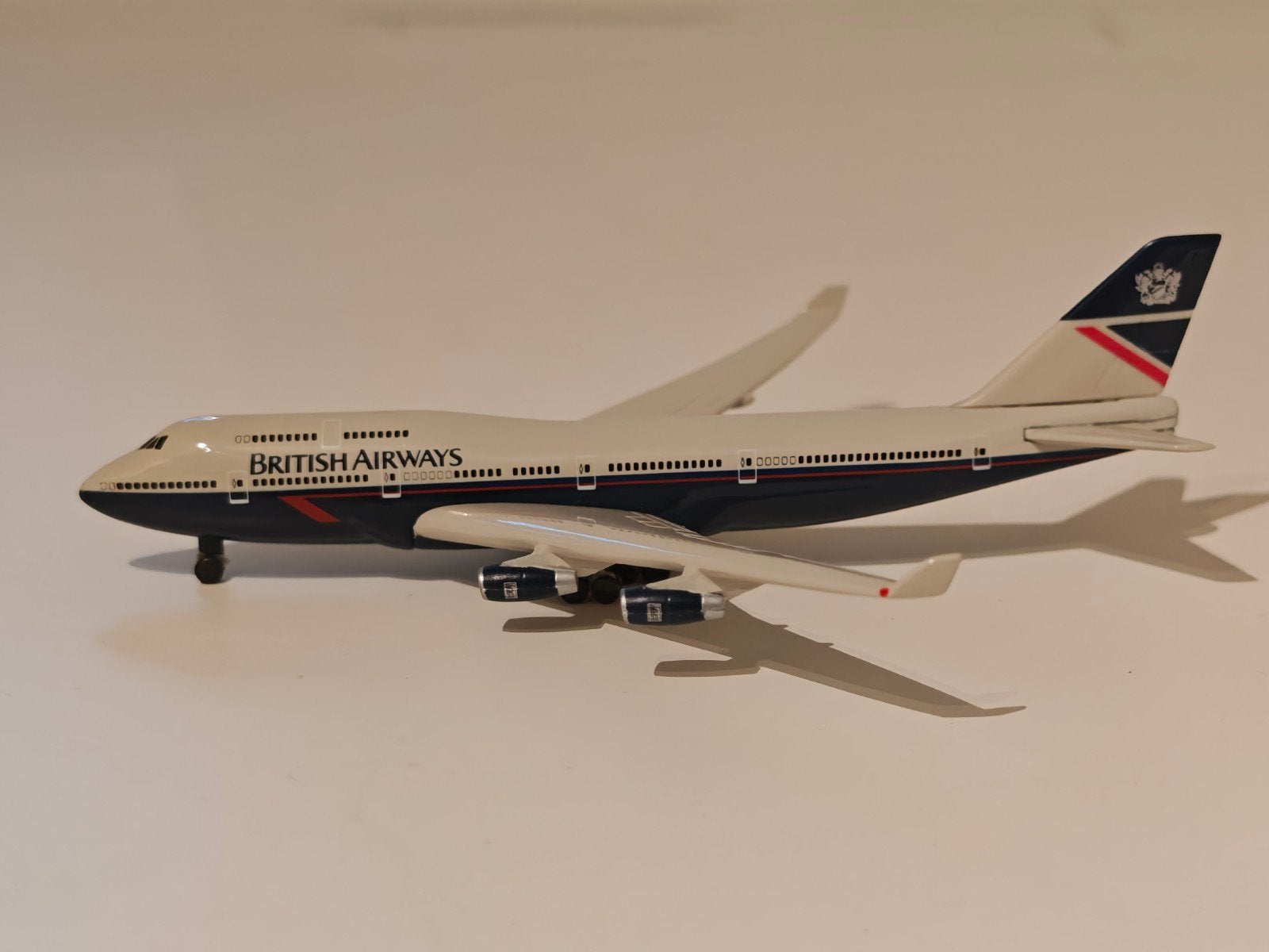 Herpa Wings British Airways B 747-400 1:500 (Landor livery), Verzamelen, Luchtvaart en Vliegtuigspotten, Ophalen of Verzenden