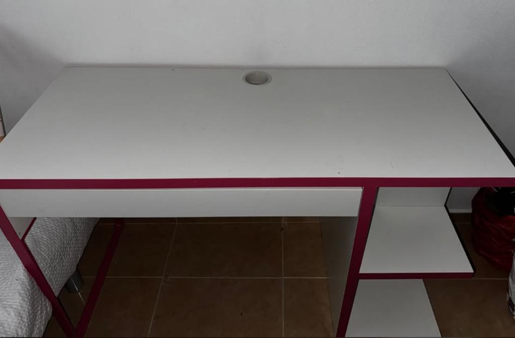 BUREAU IKEA POUR ENFANTS EN BON ÉTAT, Maison & Meubles, Bureaux, Utilisé, Enlèvement
