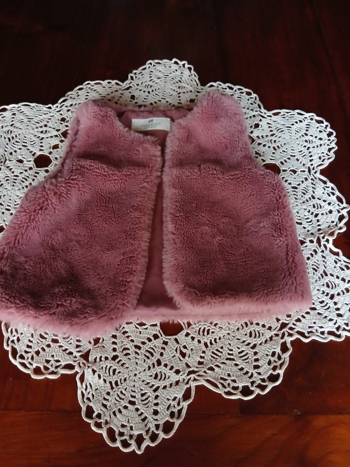 Mooie roze fluffy bodywarmer / gilet van H&M – Maat 98/104 (, Ophalen of Verzenden