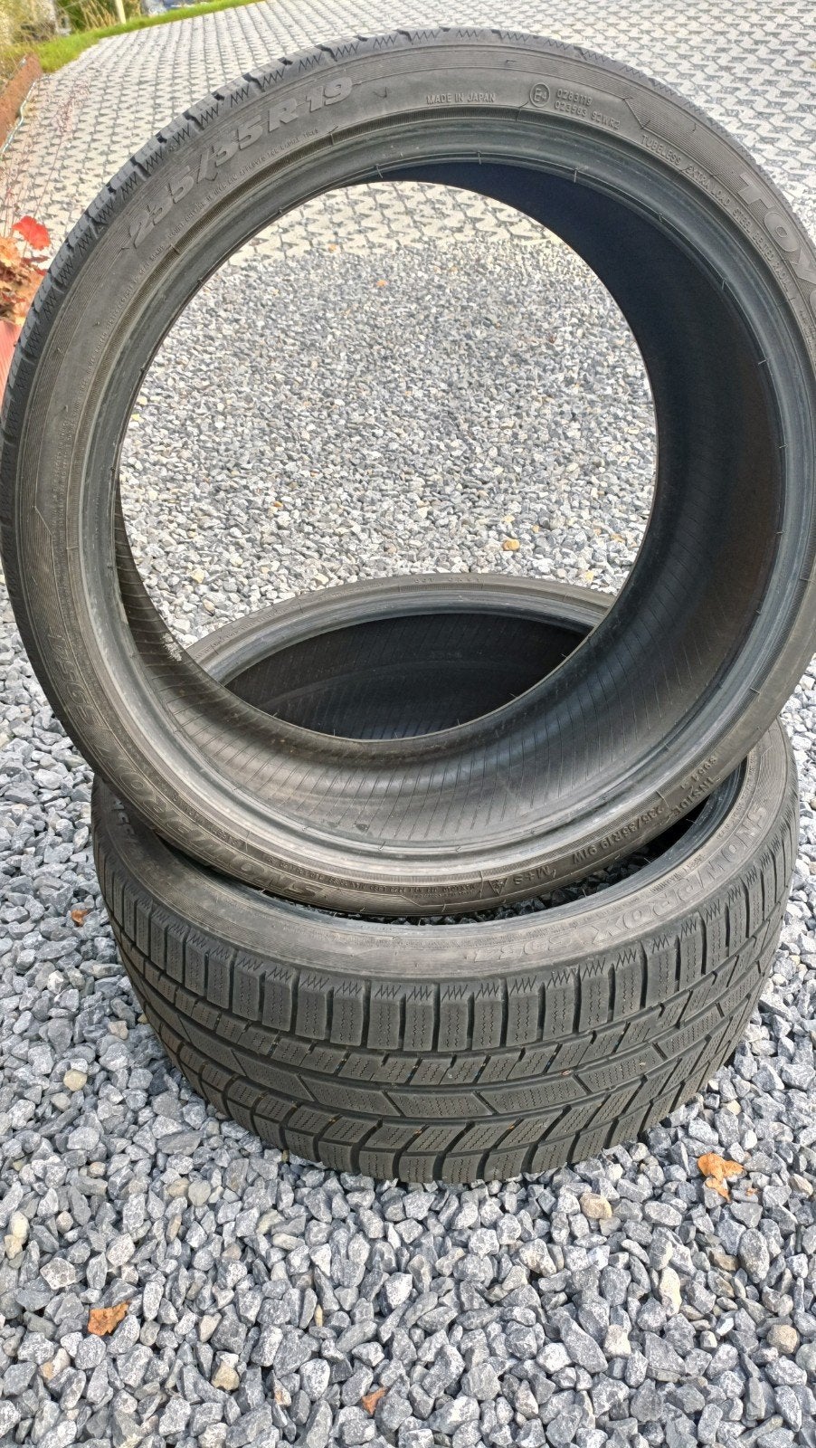 2 pneus Toyo snowboard 235/35 r19, Pneus hiver, Enlèvement ou Envoi, Véhicule de tourisme, Pneu(s)