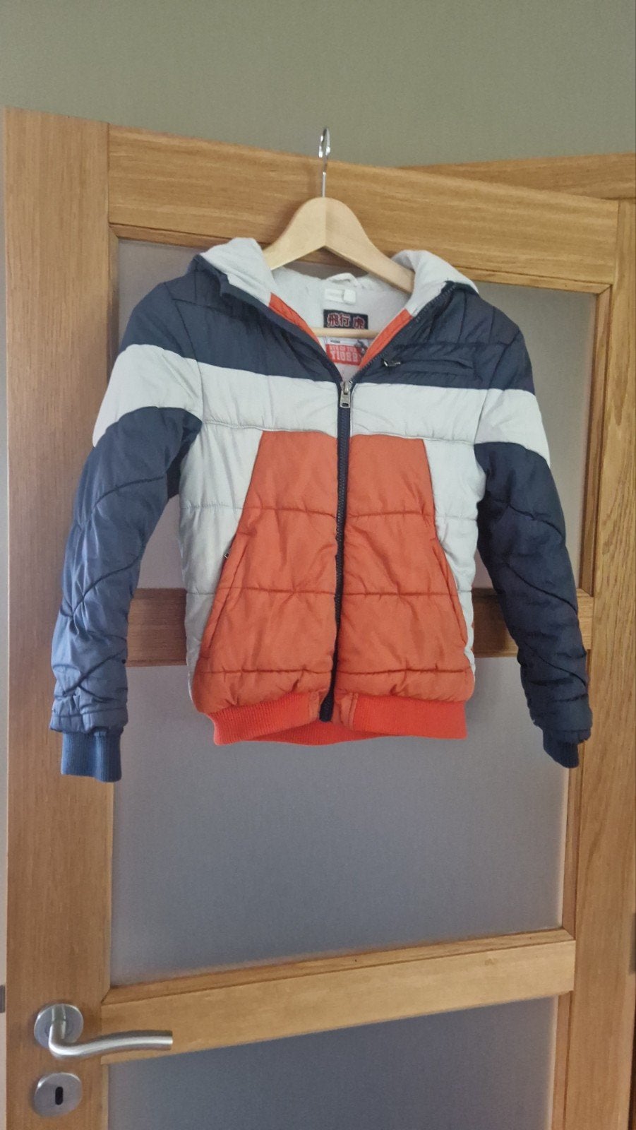 une veste d'hiver bien chaude, Garçon, Pull ou Veste, Enlèvement, Utilisé
