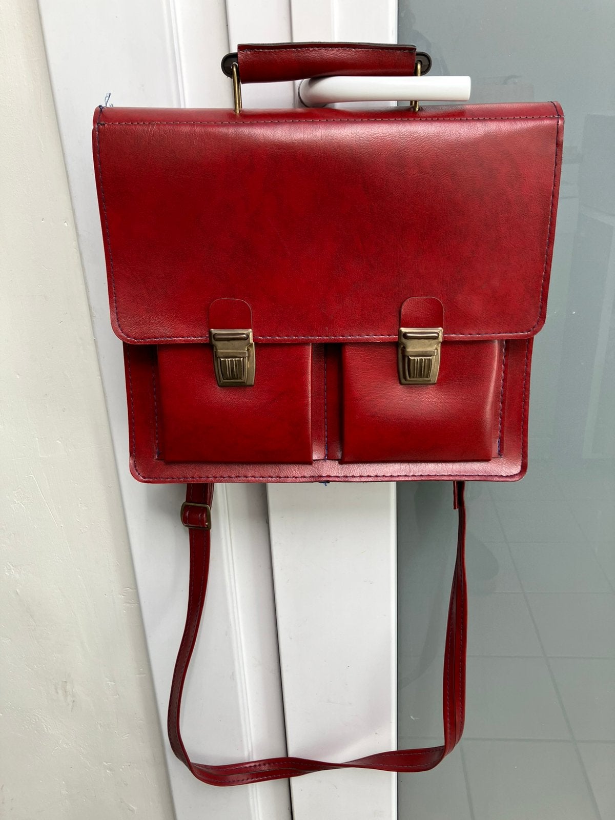 Rode leren tas, Handtassen en Accessoires, Ophalen, Zo goed als nieuw, Rood, Aktetas of Boekentas