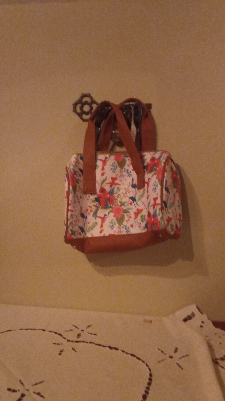 Av sac ou trousse de toilette brun et a fleurs ou de voyage, Handtassen en Accessoires, Toilettassen, Ophalen of Verzenden, Nieuw