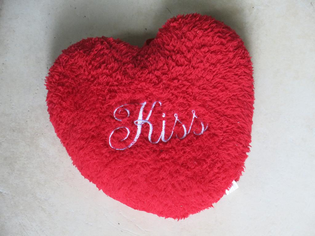 Een pluche hart Kiss, als nieuw, Ophalen, Overige typen, Zo goed als nieuw, Middelgroot (20 tot 80 cm)