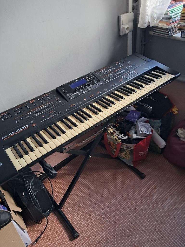 Synthé Roland G-1000 avec pied, ampli et disquettes, Muziek en Instrumenten, Ophalen, Gebruikt, Roland, Met standaard