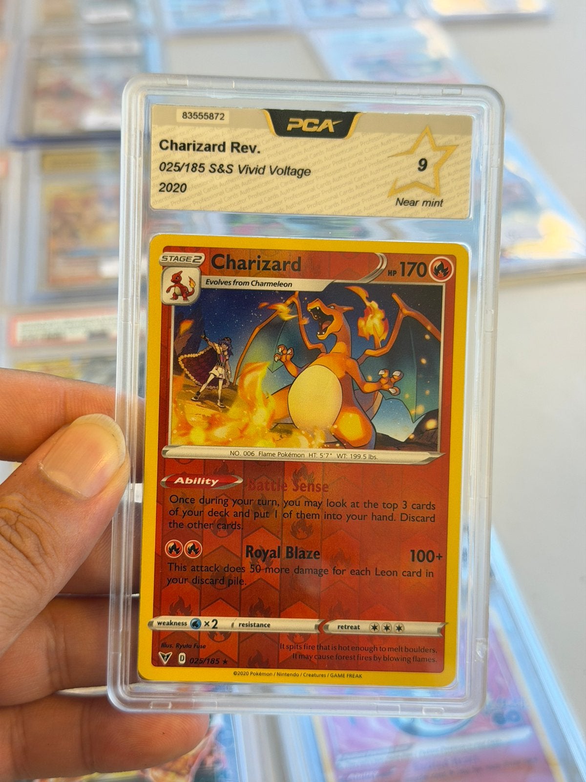 Charizard 025/185 Reverse Holo Vivid Voltage PCA 9 2020, Hobby en Vrije tijd, Verzamelkaartspellen | Pokémon, Ophalen of Verzenden