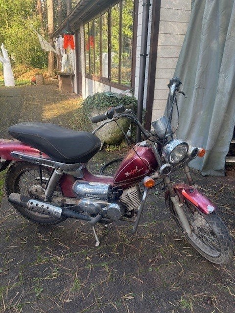 Oude Tomos brommer – klassieke rode uitvoering, Ophalen, Gebruikt, Klasse A (25 km/u), Revival