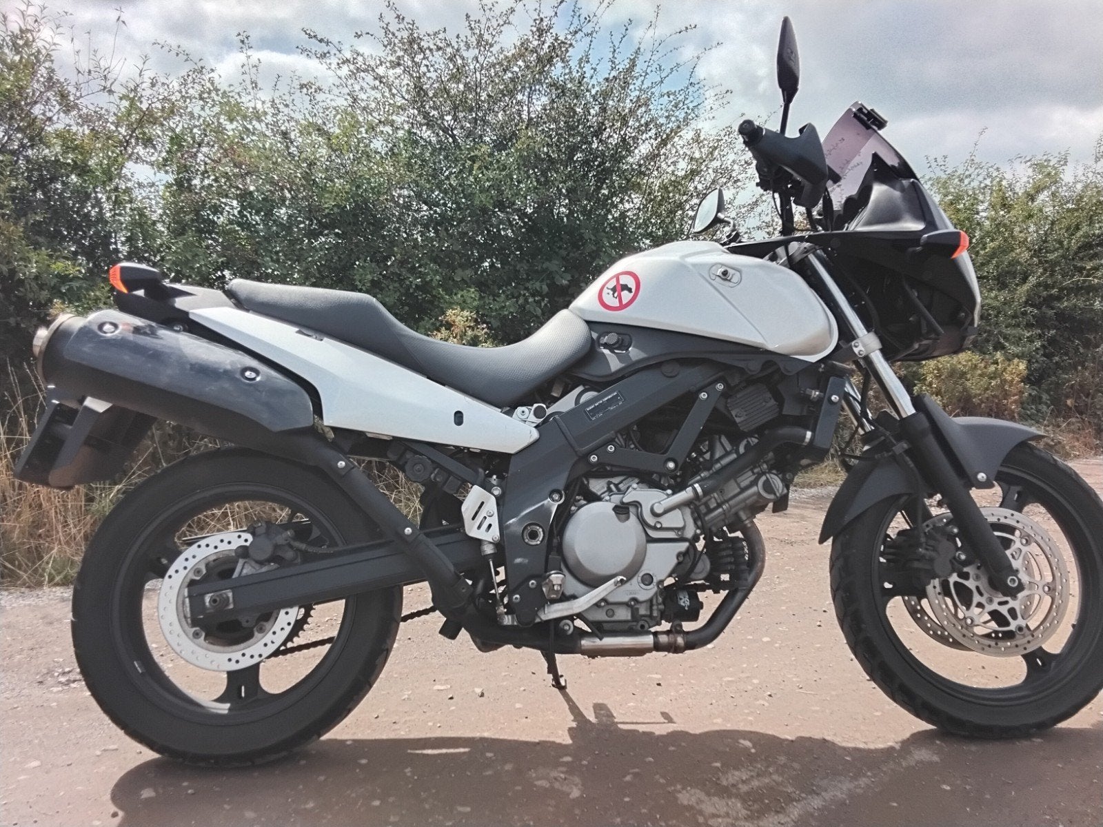 Suzuki DL-650 V-Strom 2004 *23000km*
Pneus à prév, Particulier