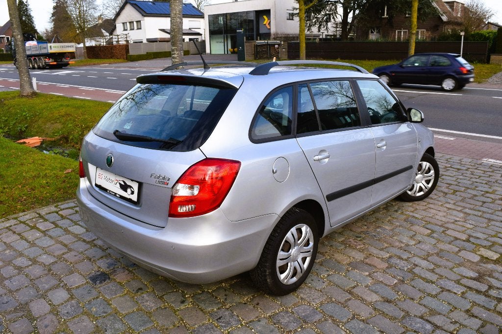 Skoda Fabia 1.2HTP/1st Owner/HISTORY/GARANTIE, Auto's, Skoda, Voorwielaandrijving, Stof, Zwart, Bedrijf