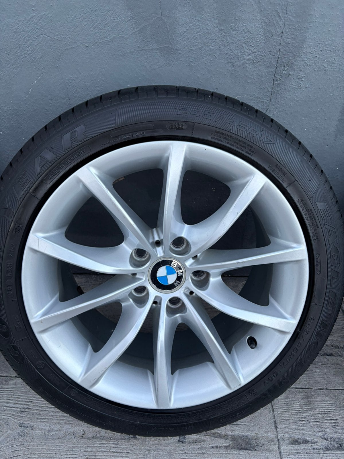 Jantes BMW d'origines 17' avec pneu, Autos : Pièces & Accessoires, Enlèvement, Jante(s)