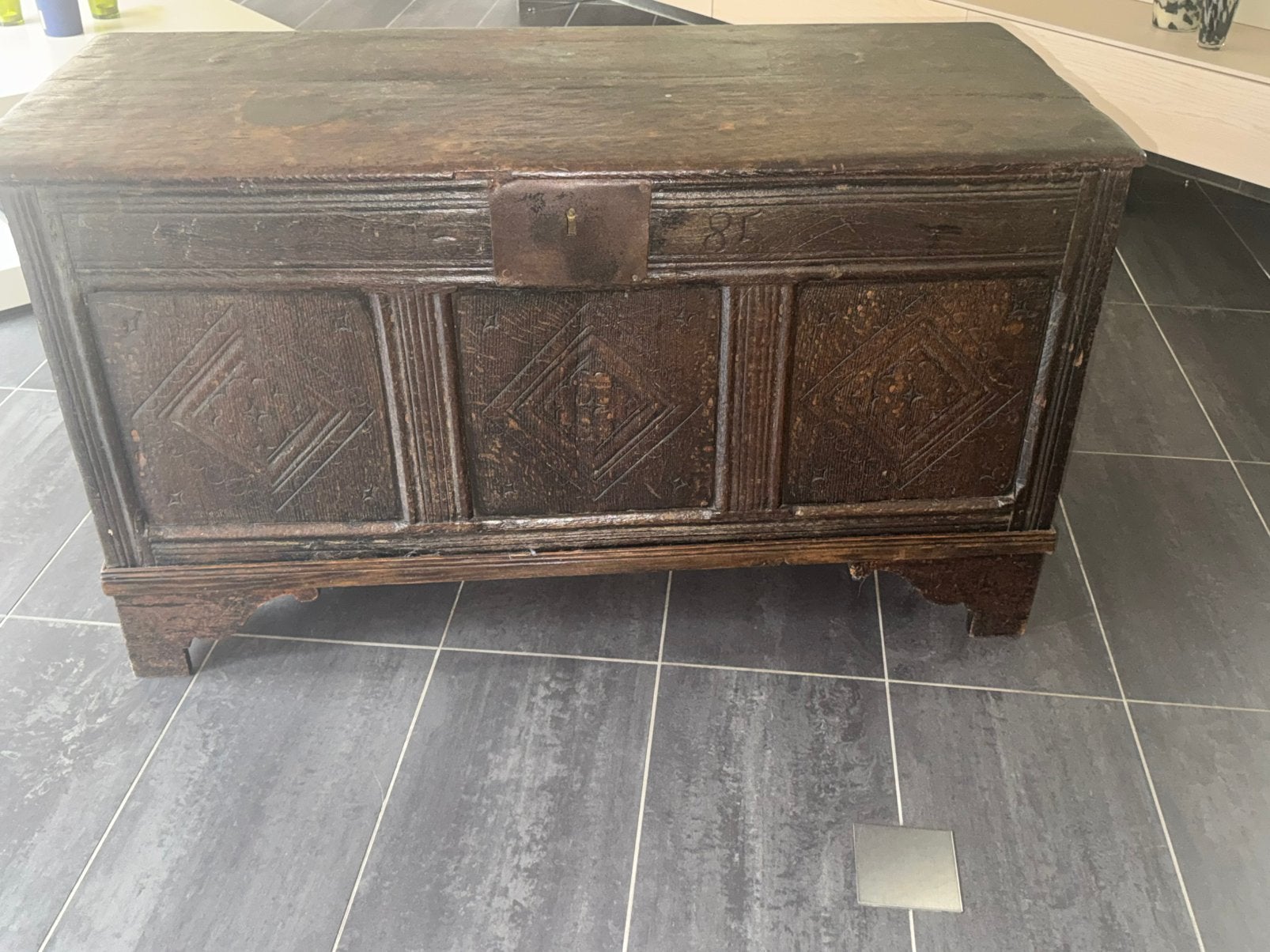 Antieke houten kist/koffer uit 1685, Ophalen, Gebruikt