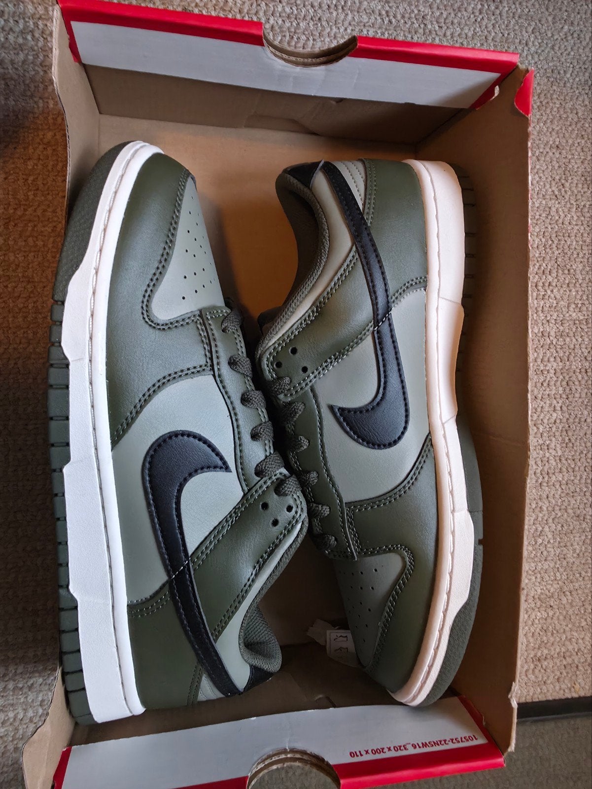 Nike Dunk Low Retro  Maat 42.5, Ophalen