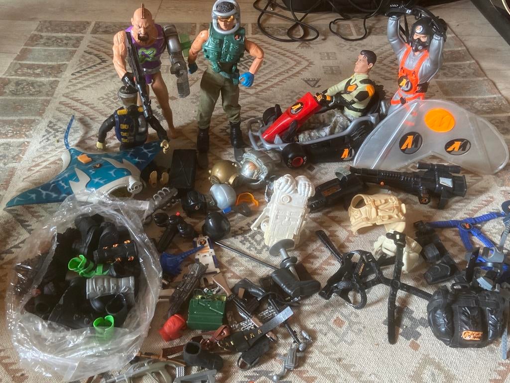 4 personnages Action Man et plein d’accessoires, Enlèvement, Utilisé, Autres marques