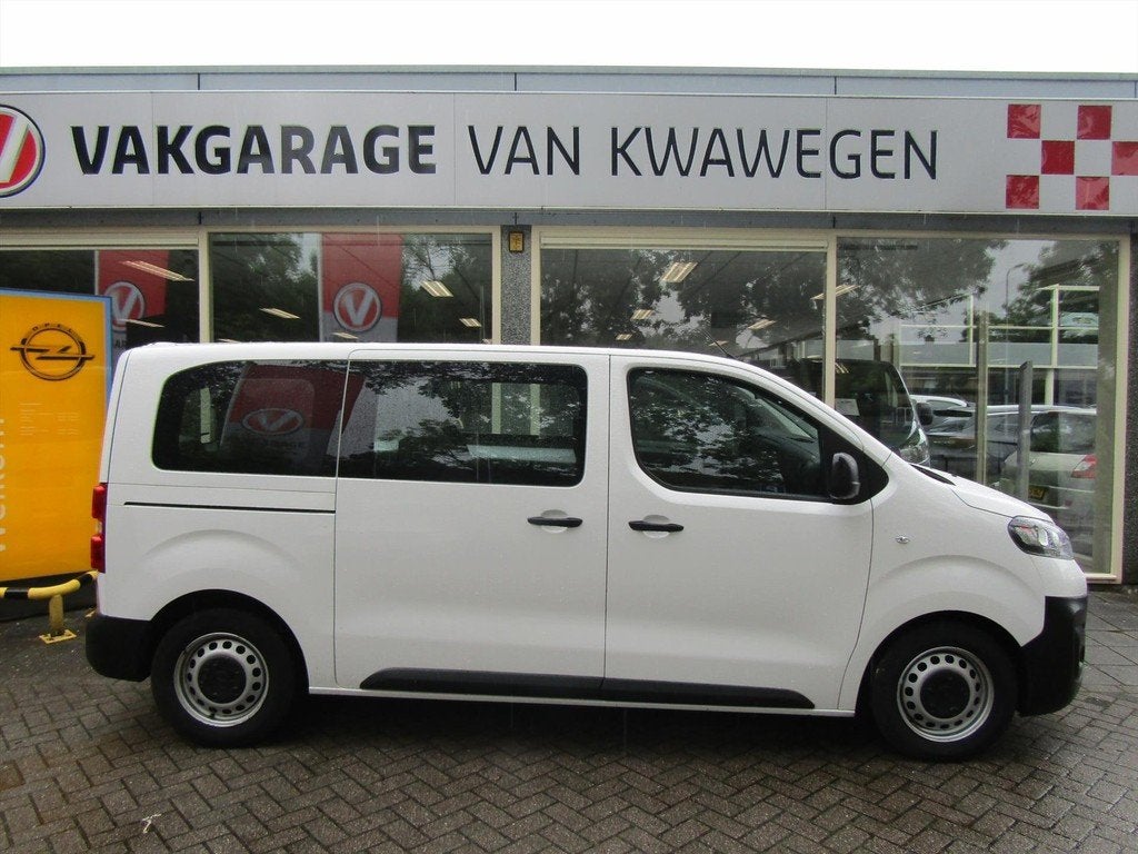 Opel Vivaro 1.5D 9 persoons  € 17.813,- ex. BTW ex. BPM, Auto's, Voorwielaandrijving, Vivaro, Euro 6, 4 cilinders