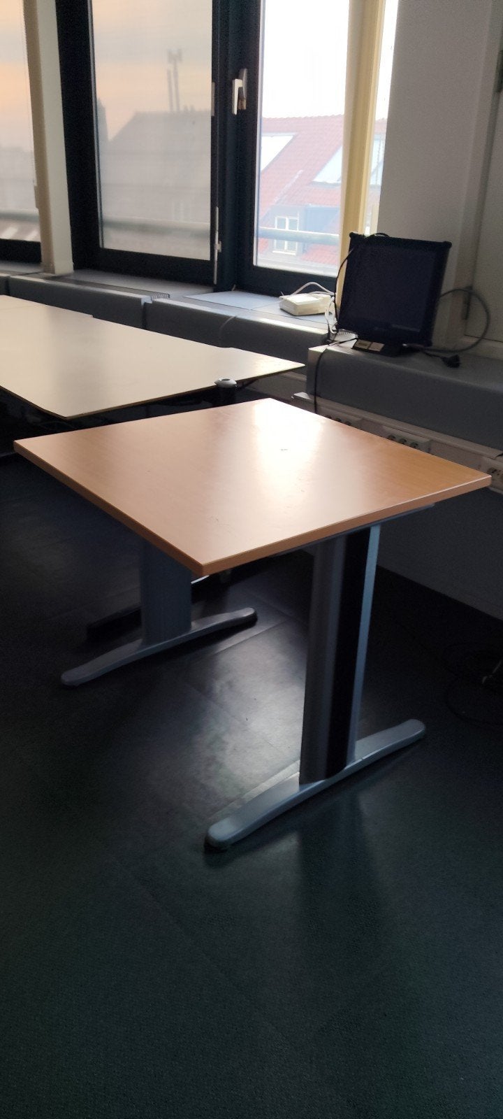 bureau en bois pied en métal, Enlèvement