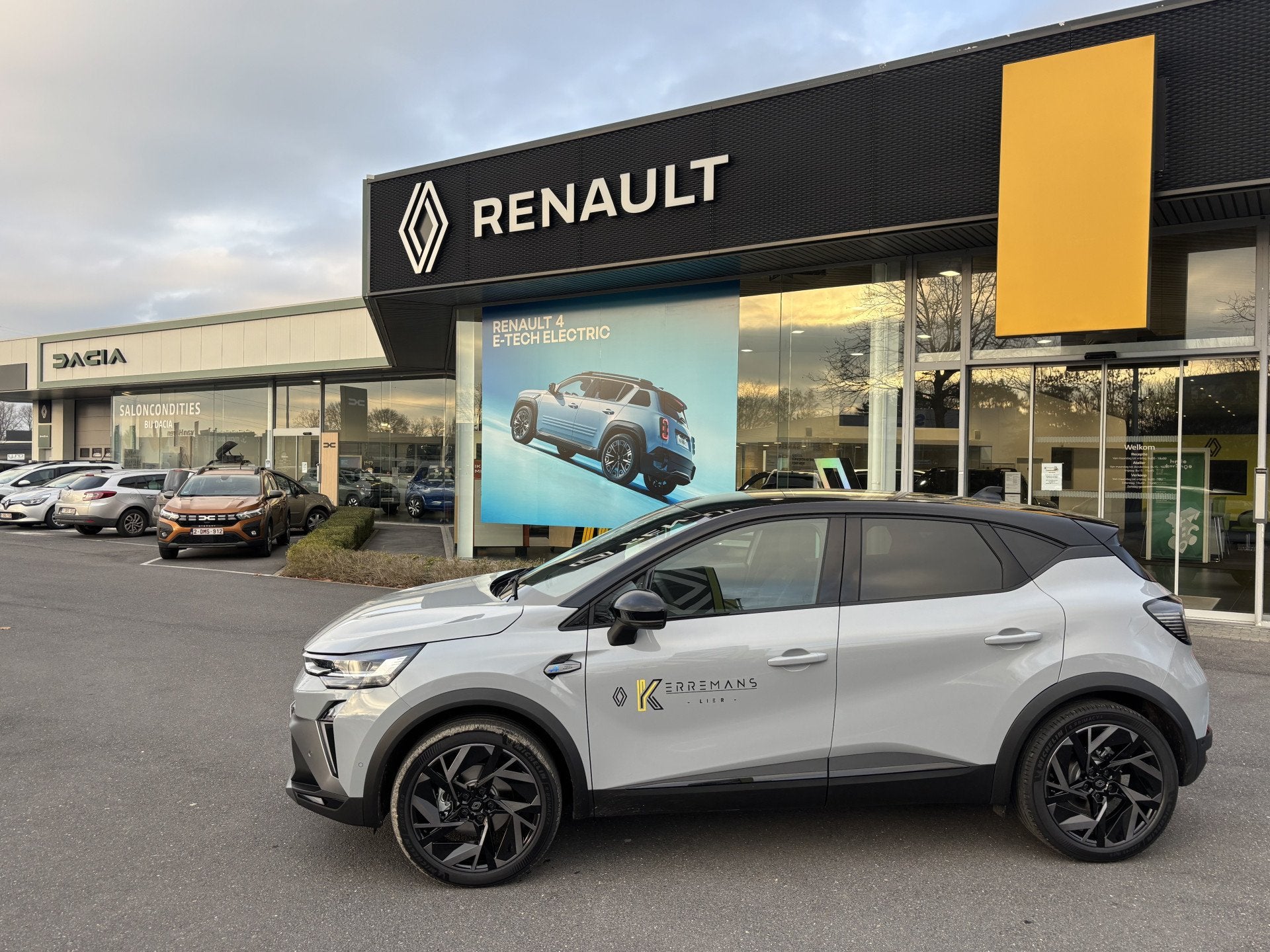 Renault Captur 1.8 E-Tech full hybrid 160 esprit Alpine Besc, Argent ou Gris, 1341 kg, Entreprise, https://public.car-pass.be/vhr/243baffe-5342-4c6d-9a88-e3059037b183