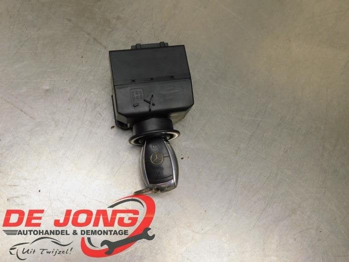 Serrure de contact + clé d'un Mercedes E-Klasse, 3 mois de garantie, Utilisé, -, -