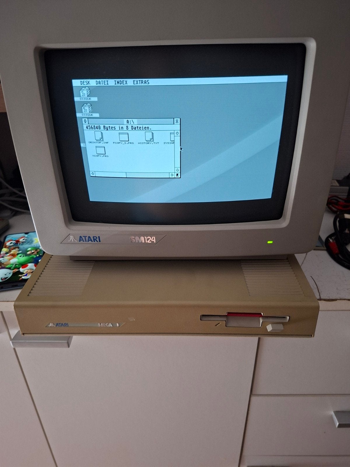 Te koop Atari Mega 1 met zwart-wit scherm met toetsenbord, Computers en Software, Vintage Computers, Ophalen