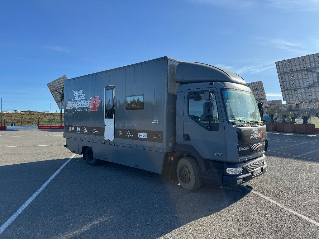 Assistance à la course pour camions/camping-cars DAF LF, Autos, Argent ou Gris, Achat, Boîte manuelle, Diesel