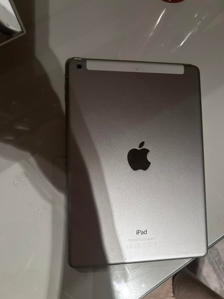 Ipad air, Computers en Software, Apple iPads, Ophalen, Apple iPad Air, Zo goed als nieuw, Grijs