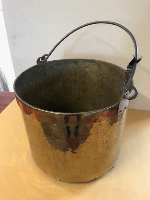 koperen ketel met handvat, Ophalen