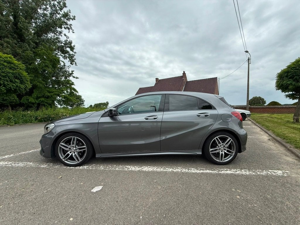 Mercedes Benz A180 AMG sportpack Facelift automaat, Autos, Achat, Euro 6, Alcantara, Noir