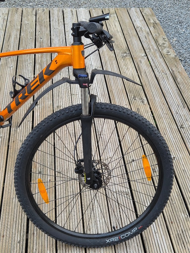 Mountainbike TREK Marlin 6, Vering, 10 tot 15 versnellingen, Schijfrem, Ophalen