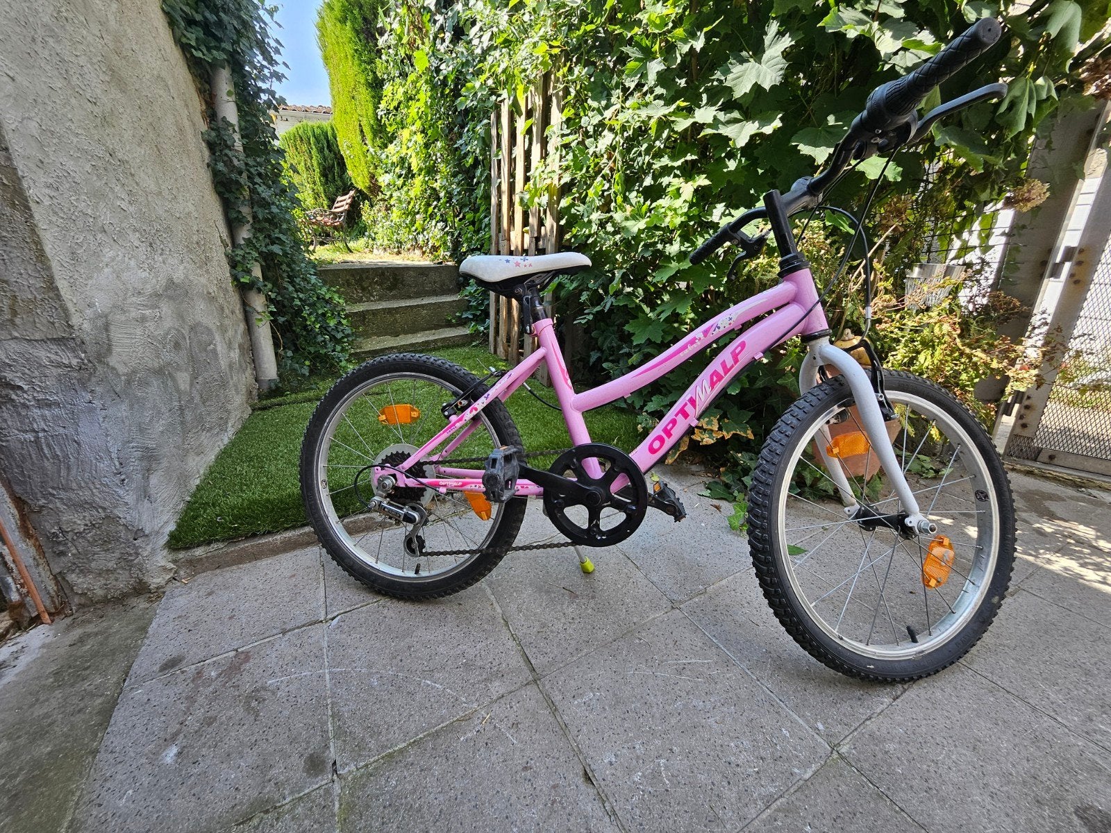 Velo fille 20 pouces en etat de rouler immédiatement.  60€, Enlèvement