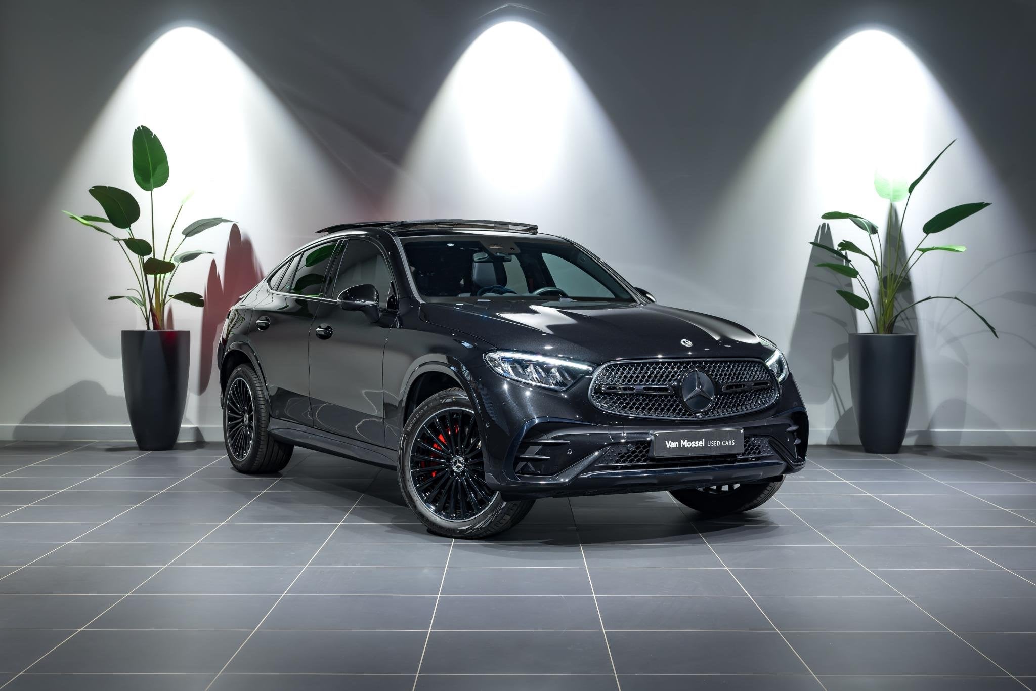 Mercedes-Benz GLC Coupé GLC 300 e 4MATIC Star Edition PANOD, Auto's, Automaat, Stof, Gebruikt, Zwart