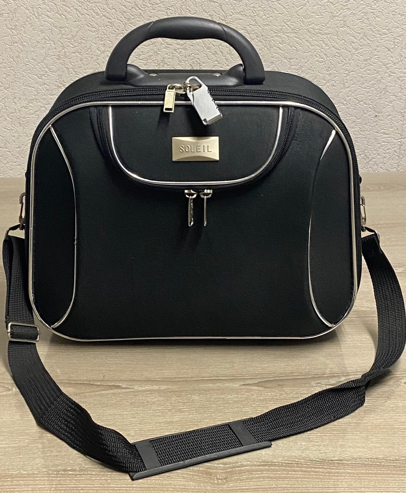 Petite valise pour cabine SOLEIL , prix : 15€, Bijoux, Sacs & Beauté, Enlèvement ou Envoi, Comme neuf, Plastique dur