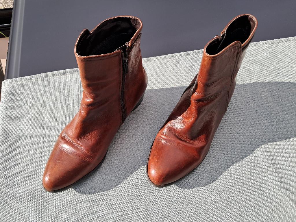 te koop : 2 paar lage laarzen, Vêtements | Femmes, Chaussures, Enlèvement ou Envoi, Comme neuf, Brun, Boots et Botinnes