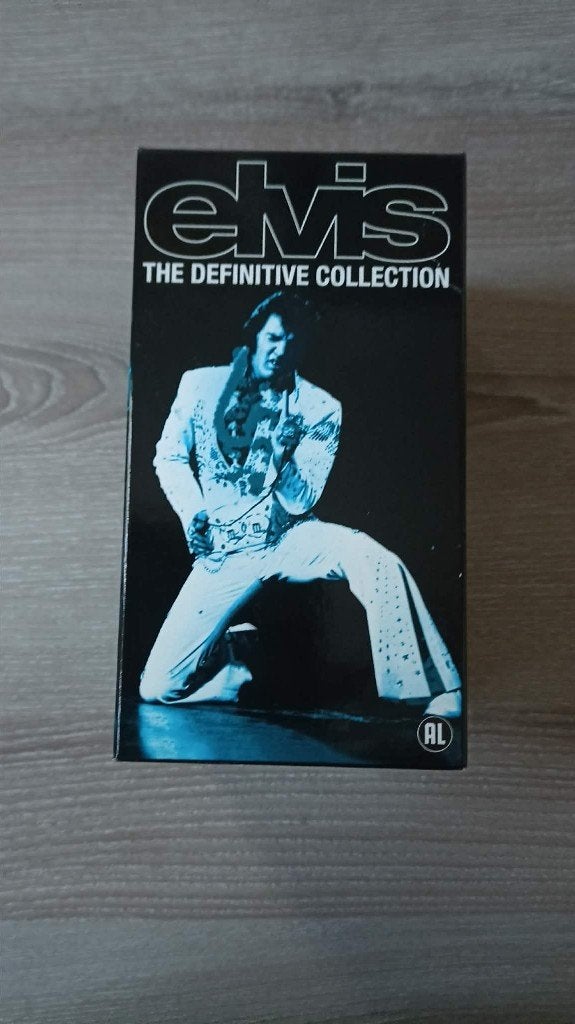 Elvis 4 VHS casettes in één mooie luxebox verwerkt., Cd's en Dvd's, VHS | Documentaire, Tv en Muziek, Boxset, Alle leeftijden