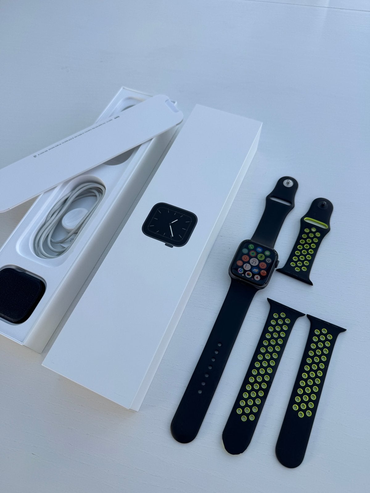 Apple watch serie 5 44mm, Enlèvement ou Envoi, Utilisé