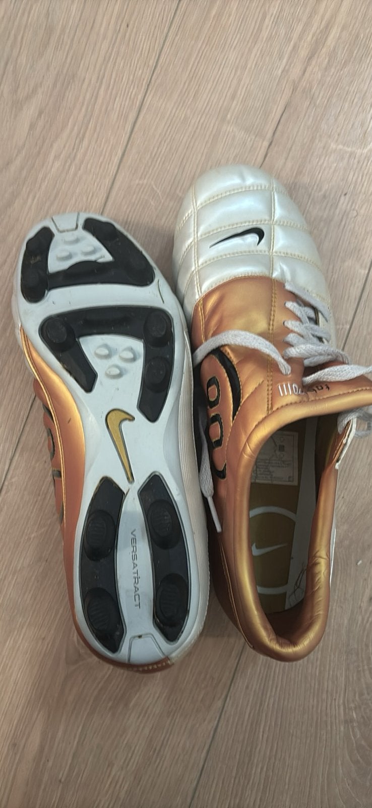 Chaussures de foot, Enlèvement ou Envoi, Comme neuf, Chaussures