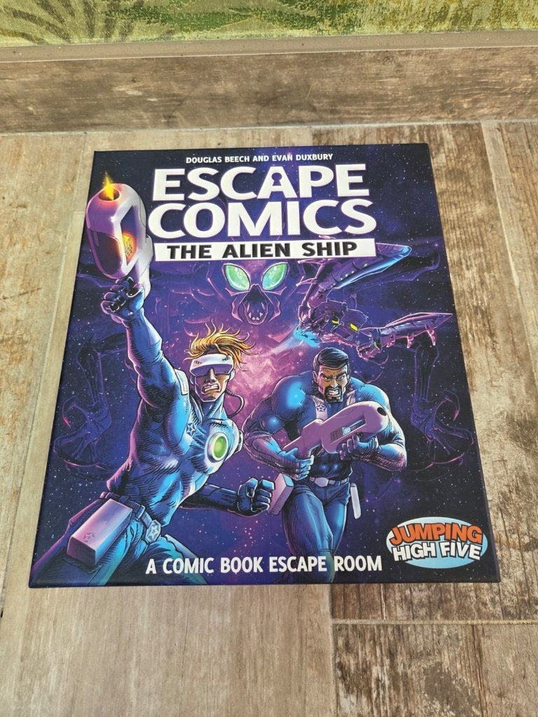 Escape Comics: The Alien Ship (escape game uit Canada), Een of twee spelers, Ophalen of Verzenden, Zo goed als nieuw, Jumping High Five