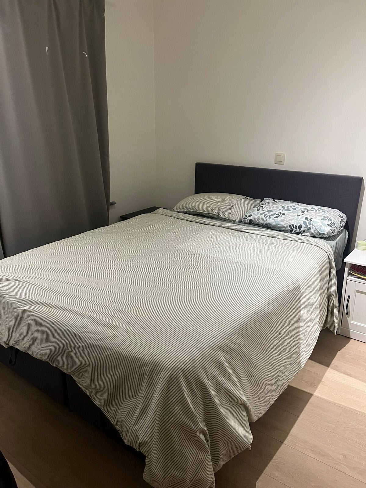 Bed boxspring incl topper en bergruimte, Ophalen, Zo goed als nieuw