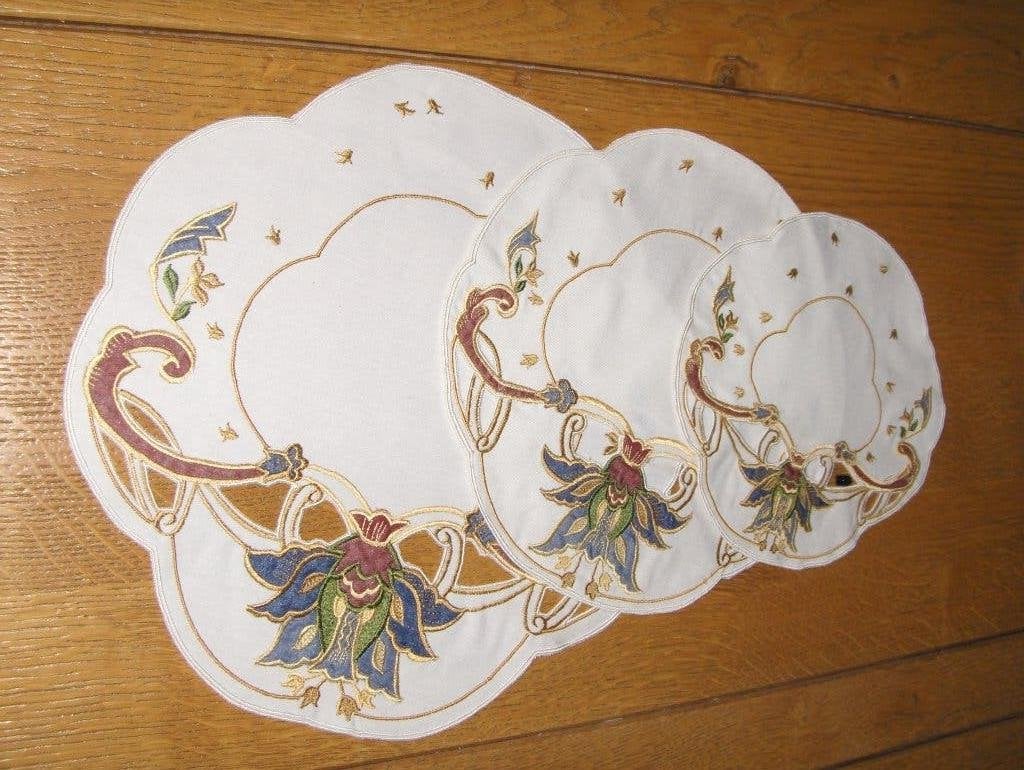 Lot de 10 magnifique napperons ronds brodés et festonnés., Maison & Meubles, Nappes, Enlèvement ou Envoi, Neuf
