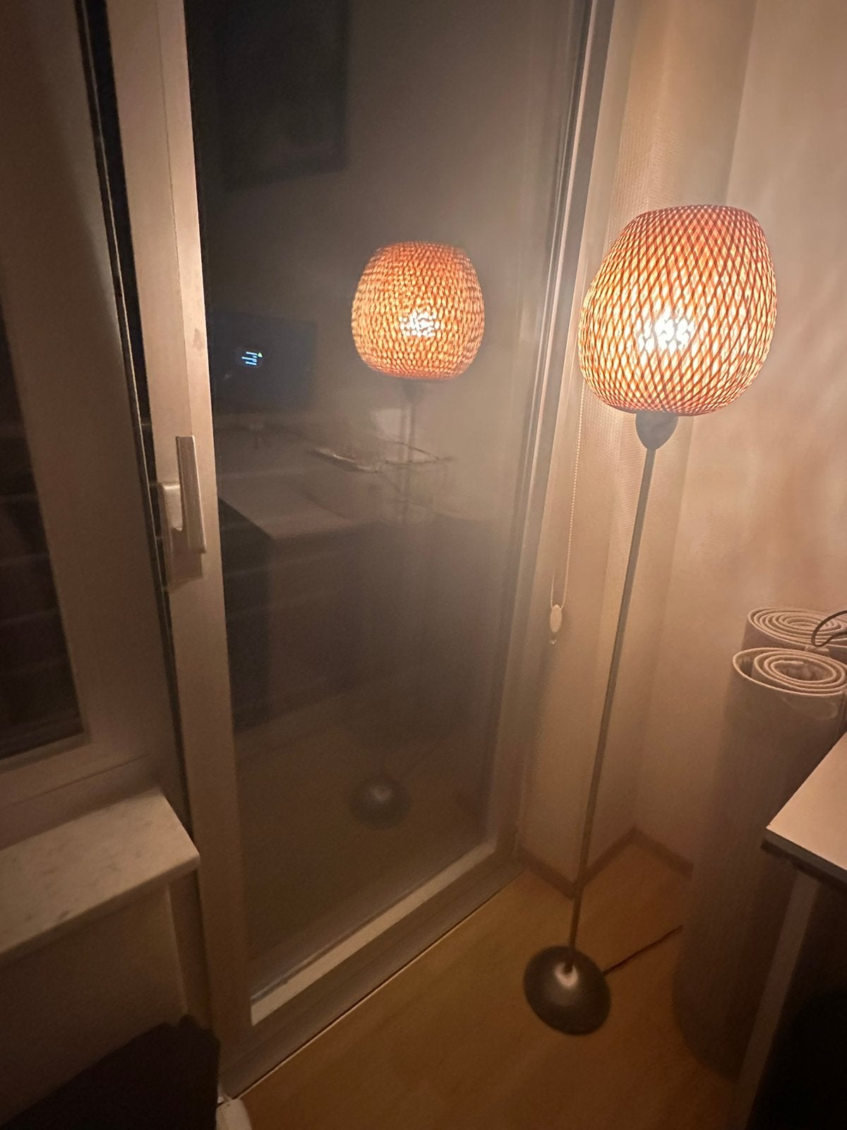 Lampe sur pied en parfaite etat, Enlèvement, Comme neuf