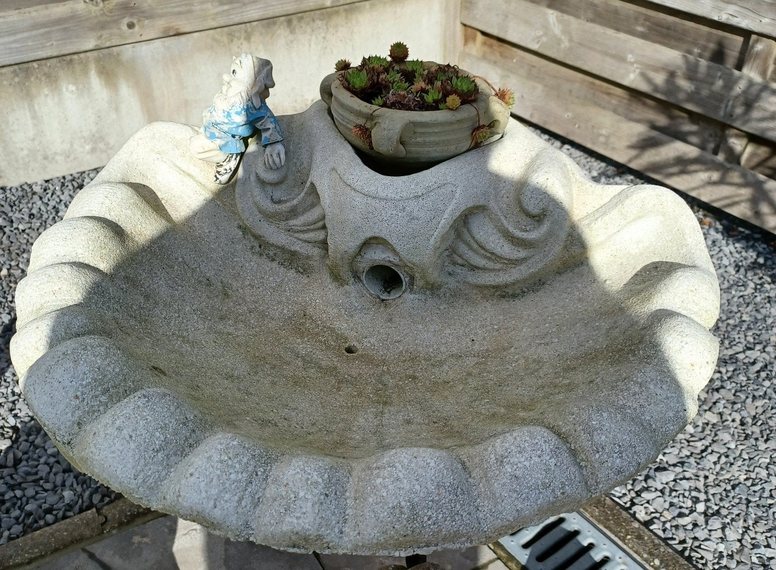 schelp voor fontein in witsteen., Ophalen, Gebruikt, Waterornament