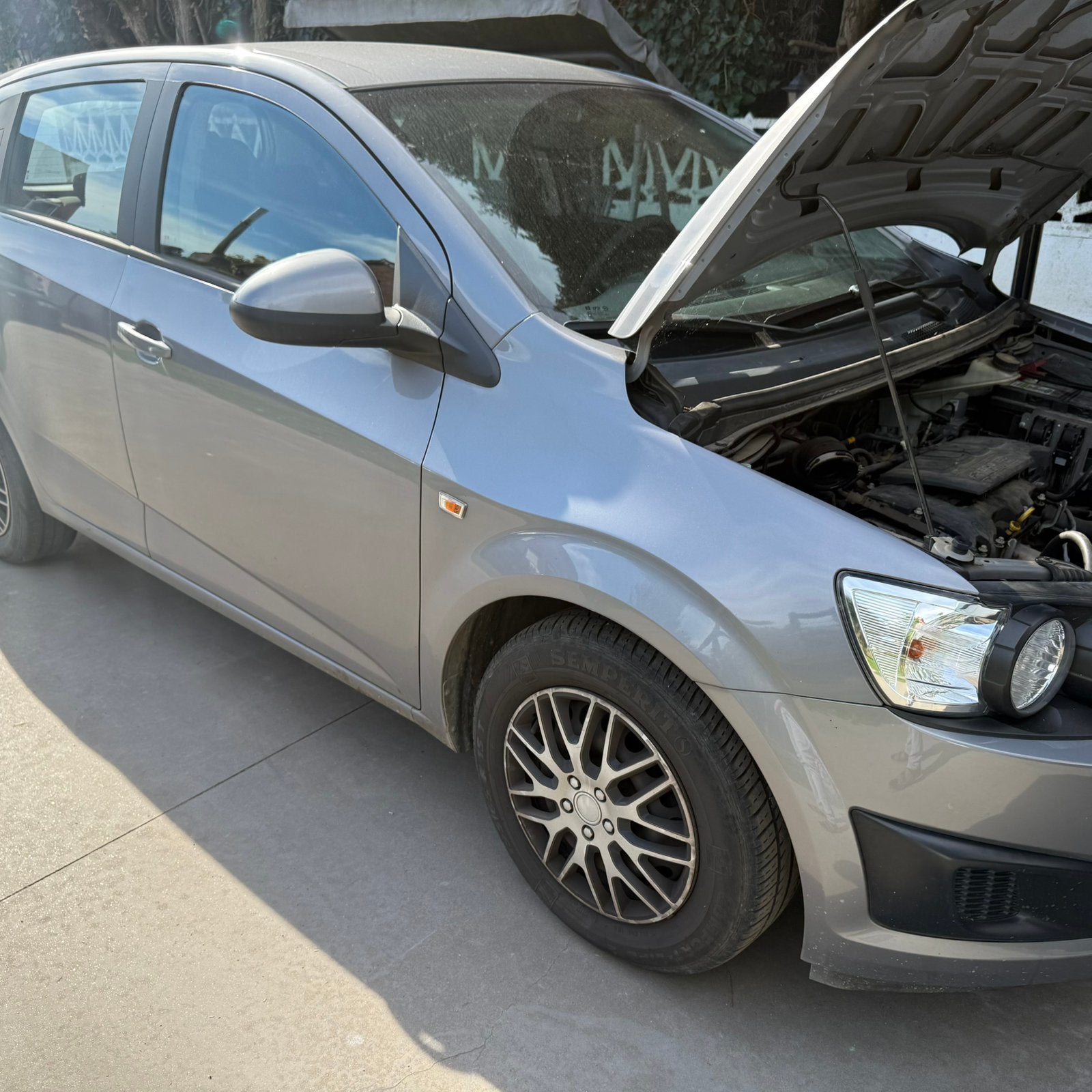 Chevrolet aveo 1.2i met airco motor defect, Autos, Argent ou Gris, Achat, Aveo, Boîte manuelle